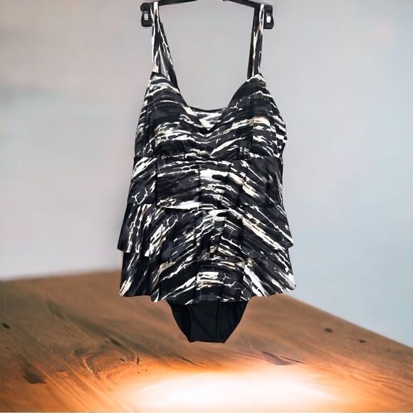 Swim Solutions Other - Swim Solutions One Piece Swimsuit, 18